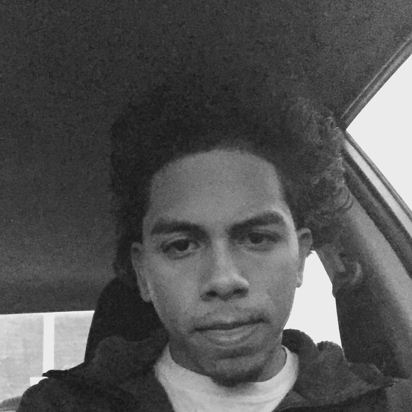 Meet your Posher, Carlos - Picture 1 of 1